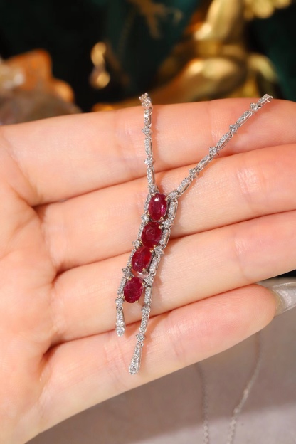 18k gold necklace with  2.40-carat natural ruby and  0.75-carat natural diamond.
