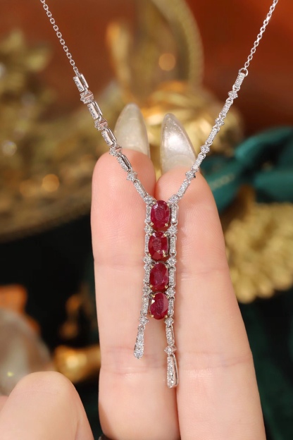 18k gold necklace with  2.40-carat natural ruby and  0.75-carat natural diamond.