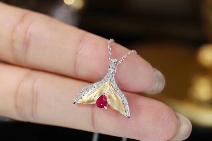 Mermaid series 18k gold necklace with a 0.28-carat ruby and a 0.20-carat natural diamond.
