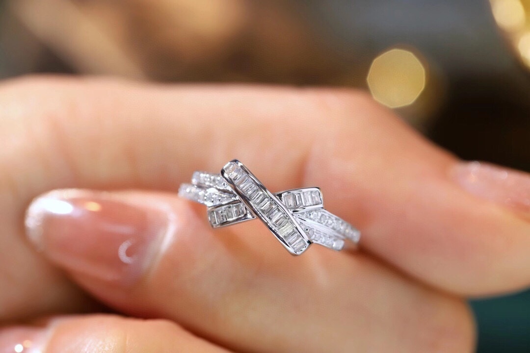 18k gold ring set with a natural diamond; the diamond features a Tapered Baguette cut and weighs 0.20 carats.