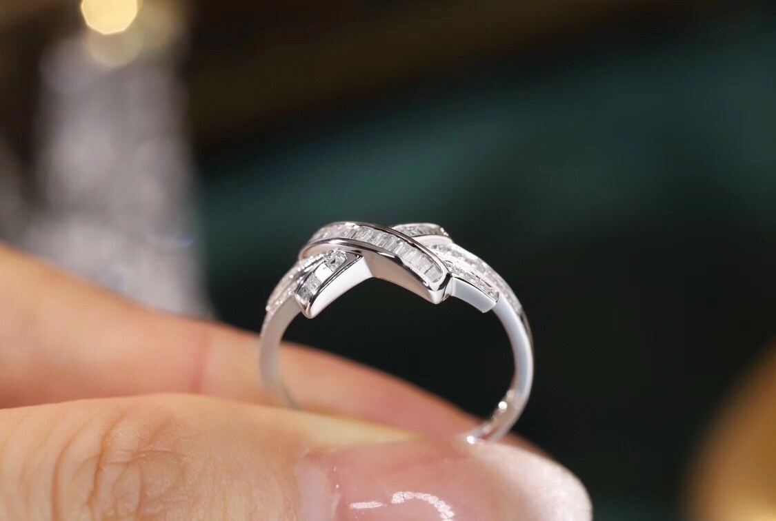 18k gold ring set with a natural diamond; the diamond features a Tapered Baguette cut and weighs 0.20 carats.