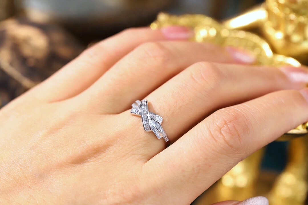 18k gold ring set with a natural diamond; the diamond features a Tapered Baguette cut and weighs 0.20 carats.