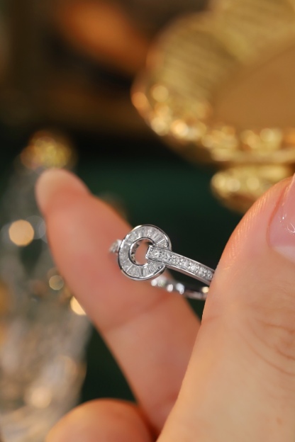 18k gold ring set with a natural diamond; the diamond features a Tapered Baguette cut and weighs 0.40 carats.