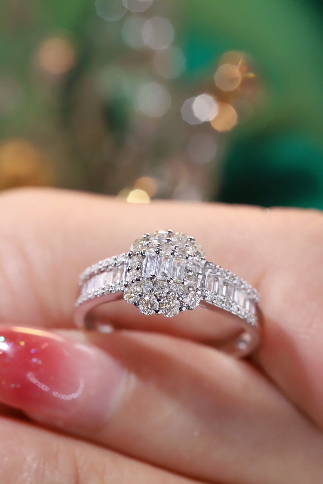 18k gold ring set with a natural diamond; the diamond features a Tapered Baguette cut and weighs 1.00 carats.