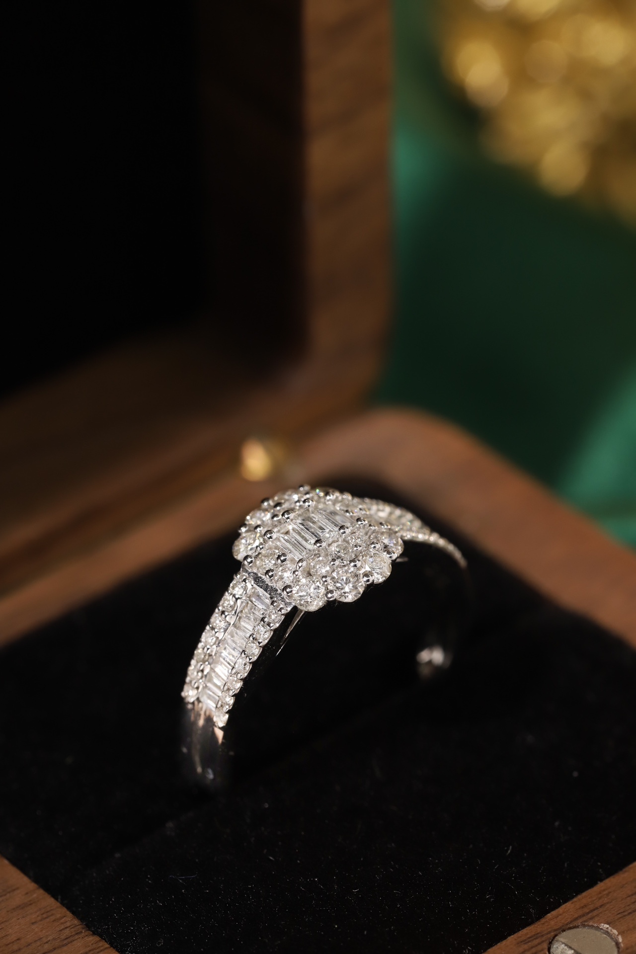 18k gold ring set with a natural diamond; the diamond features a Tapered Baguette cut and weighs 1.00 carats.