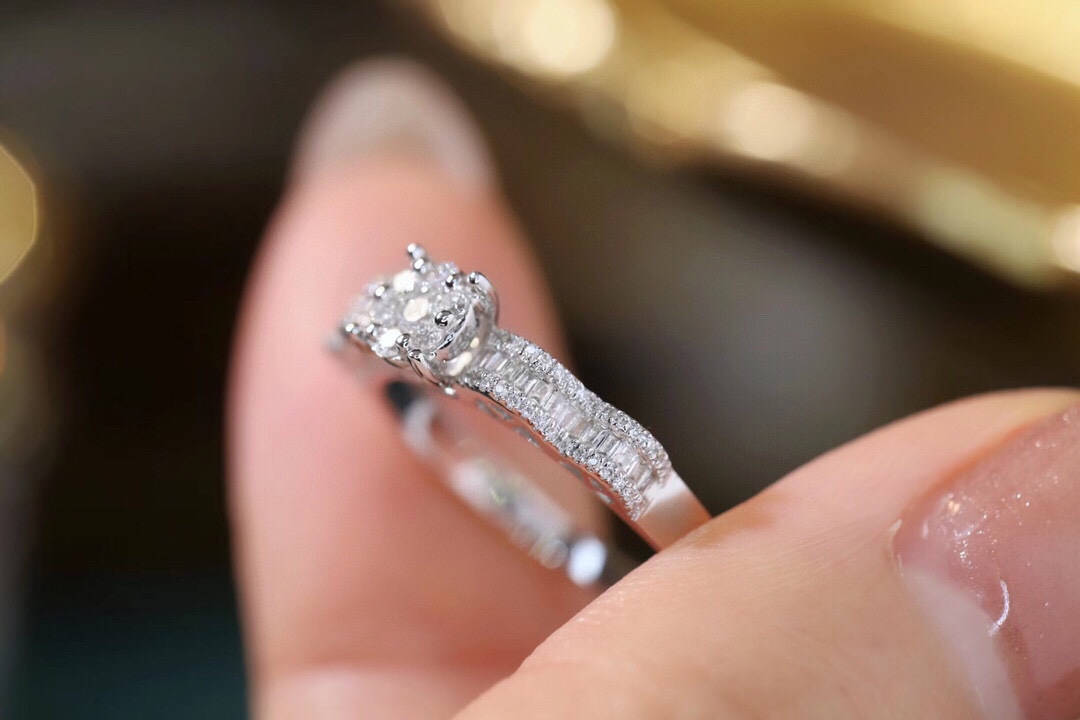 18k gold ring set with a natural diamond; the diamond features a Tapered Baguette cut and weighs 0.40carats.