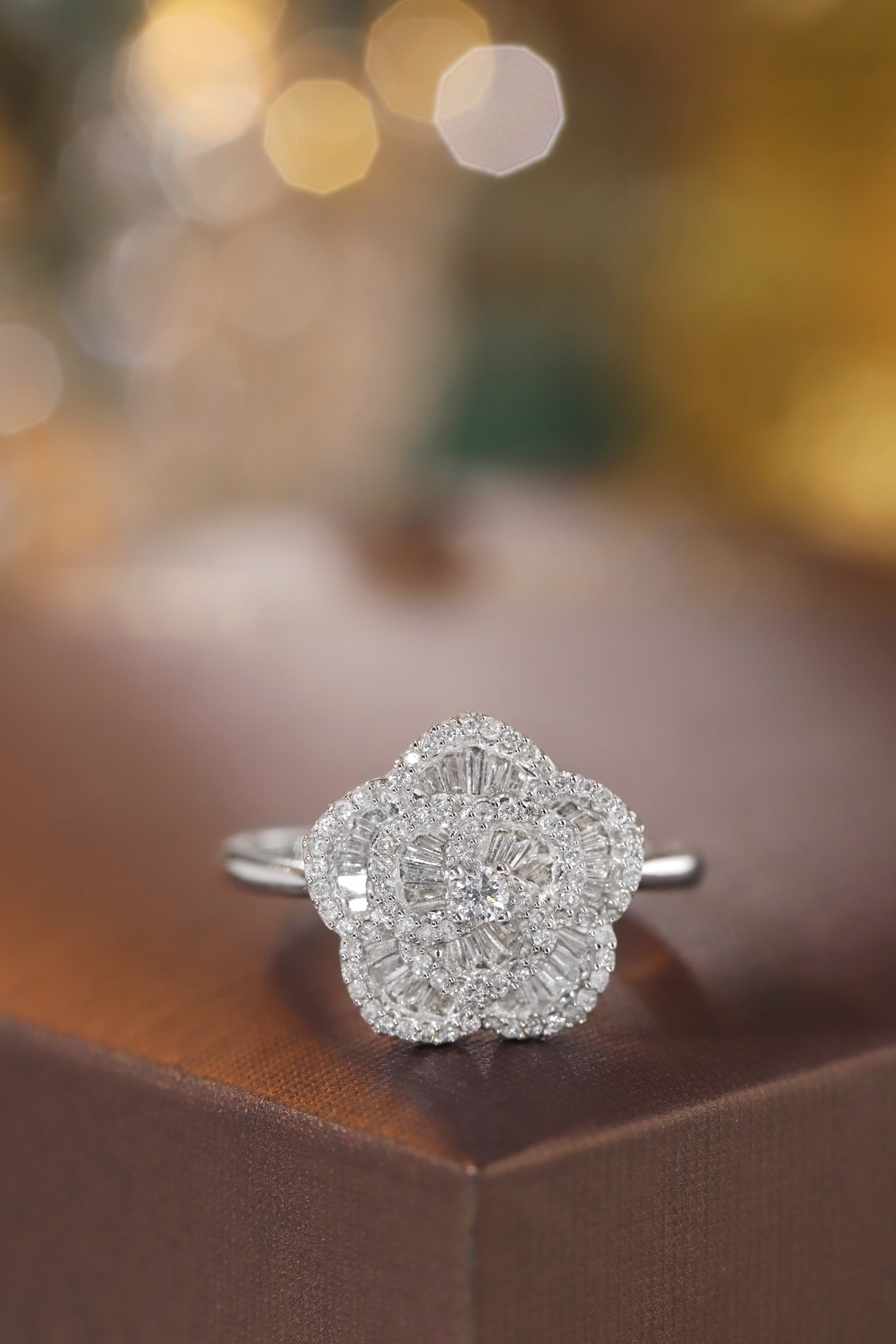 18k gold ring set with a natural diamond; the diamond features a Tapered Baguette cut and weighs 0.50carats.