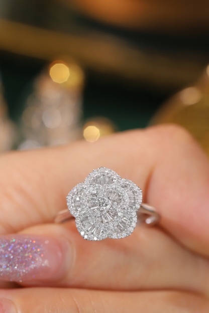 18k gold ring set with a natural diamond; the diamond features a Tapered Baguette cut and weighs 0.50carats.