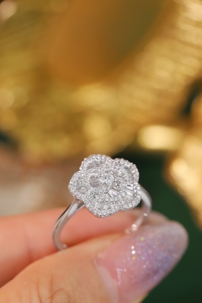 18k gold ring set with a natural diamond; the diamond features a Tapered Baguette cut and weighs 0.50carats.