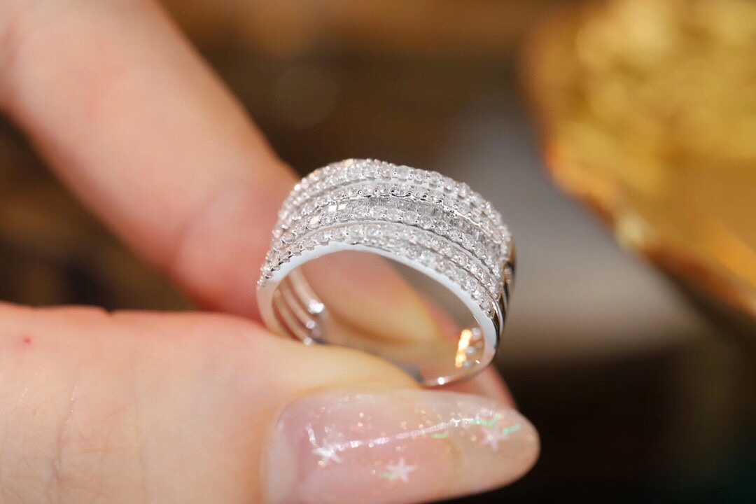 18k gold ring set with a natural diamond; the diamond features a Tapered Baguette cut and weighs 0.68carats.