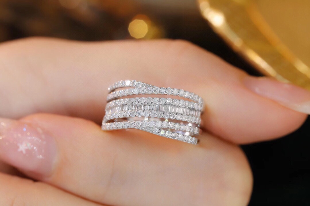 18k gold ring set with a natural diamond; the diamond features a Tapered Baguette cut and weighs 0.68carats.