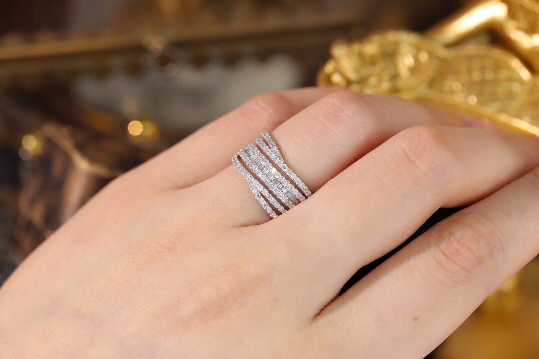 18k gold ring set with a natural diamond; the diamond features a Tapered Baguette cut and weighs 0.68carats.