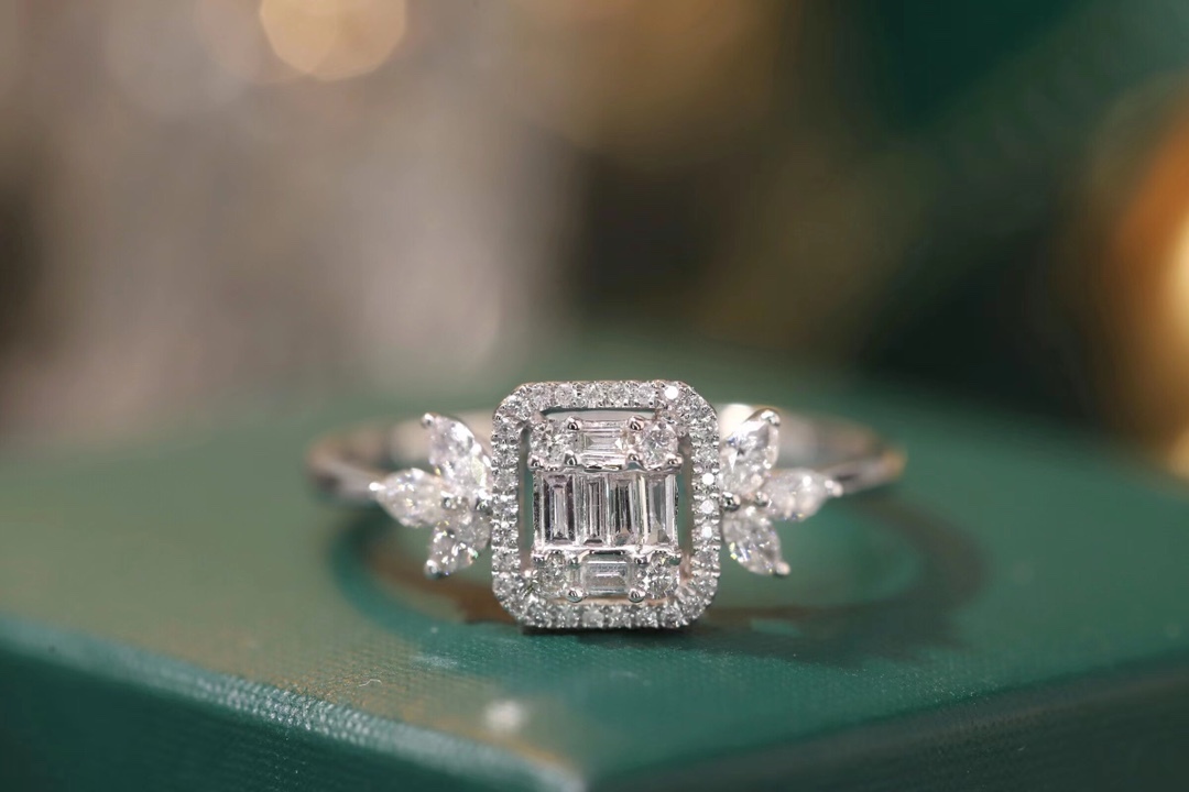 18k gold ring set with a natural diamond; the diamond features a Tapered Baguette cut and weighs 0.50carats.