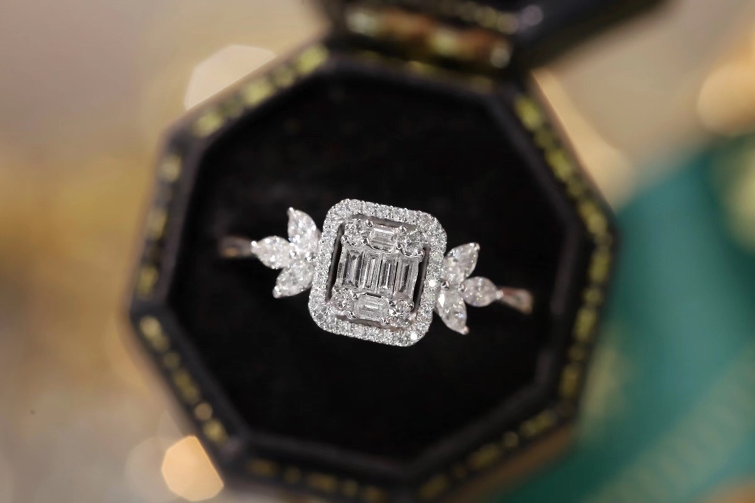 18k gold ring set with a natural diamond; the diamond features a Tapered Baguette cut and weighs 0.50carats.