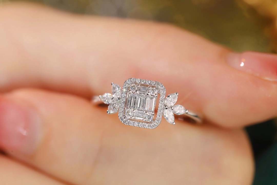 18k gold ring set with a natural diamond; the diamond features a Tapered Baguette cut and weighs 0.50carats.