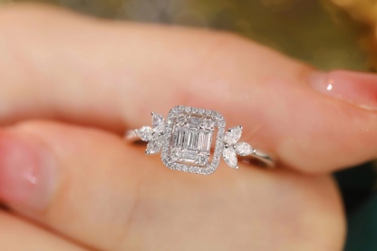 18k gold ring set with a natural diamond; the diamond features a Tapered Baguette cut and weighs 0.50carats.