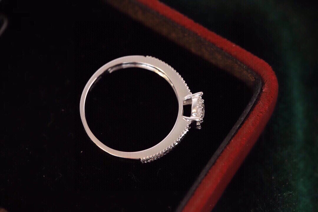 18k gold ring set with a natural diamond; the diamond features a Tapered Baguette cut and weighs 0.40carats.