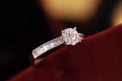 18k gold ring set with a natural diamond; the diamond features a Tapered Baguette cut and weighs 0.40carats.