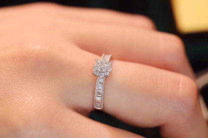 18k gold ring set with a natural diamond; the diamond features a Tapered Baguette cut and weighs 0.40carats.