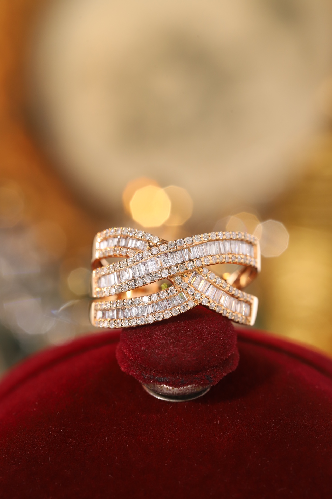 18k gold ring set with a natural diamond; the diamond features a Tapered Baguette cut and weighs 0.75carats.