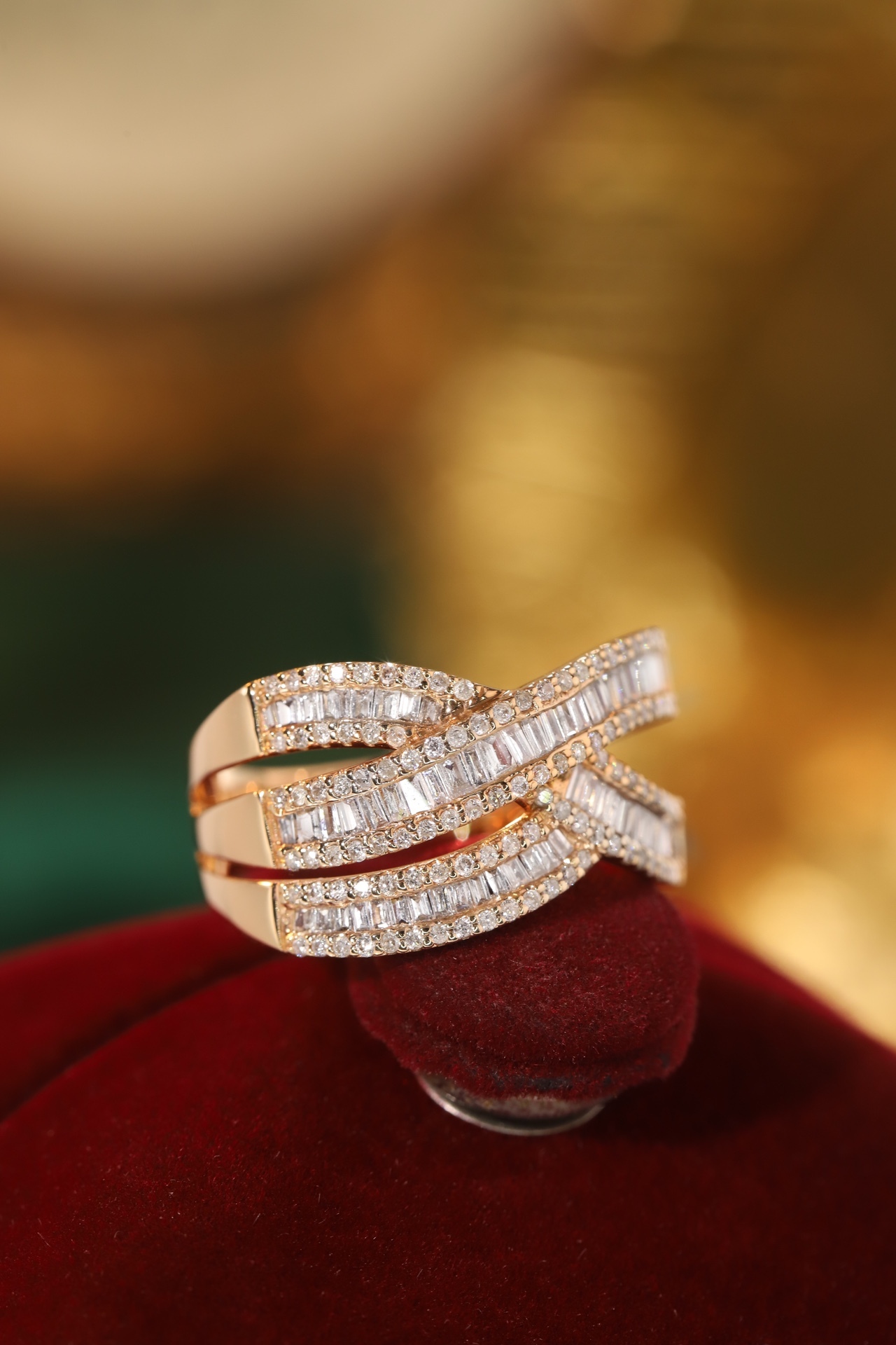 18k gold ring set with a natural diamond; the diamond features a Tapered Baguette cut and weighs 0.75carats.