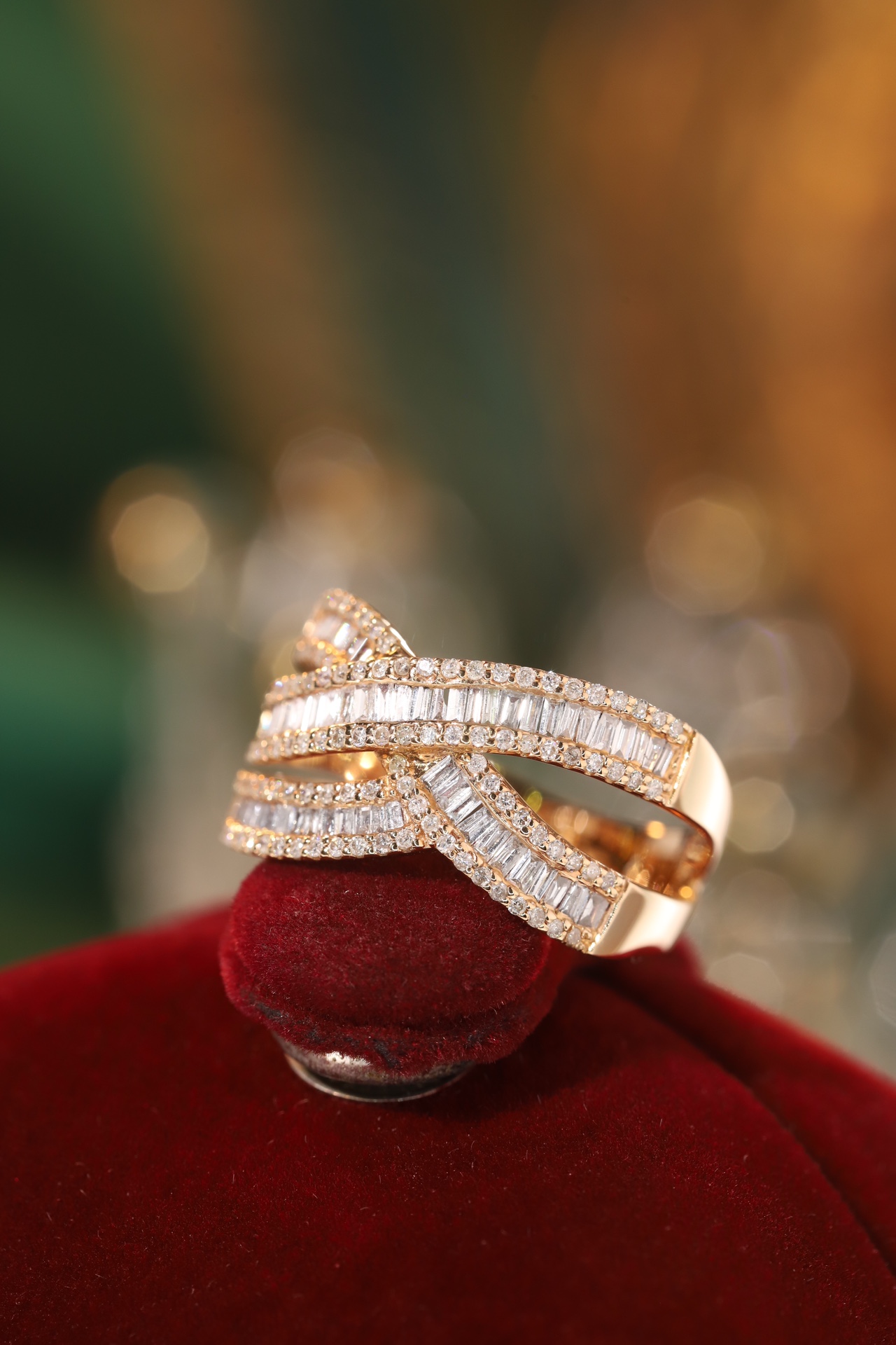 18k gold ring set with a natural diamond; the diamond features a Tapered Baguette cut and weighs 0.75carats.
