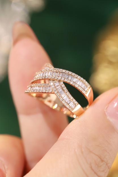 18k gold ring set with a natural diamond; the diamond features a Tapered Baguette cut and weighs 0.75carats.