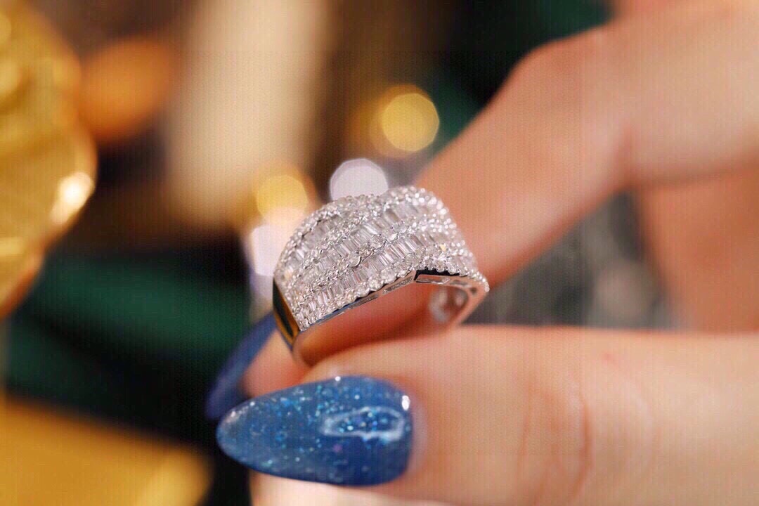 18k gold ring set with a natural diamond; the diamond features a Tapered Baguette cut and weighs 1.10carats.