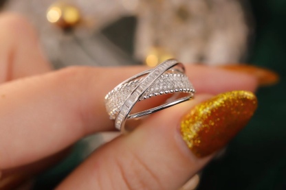 18k gold ring set with a natural diamond; the diamond features a Tapered Baguette cut and weighs 0.55carats.