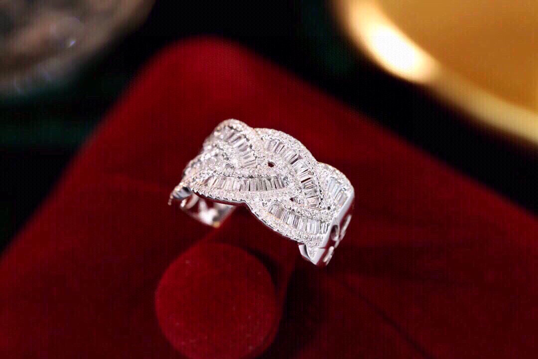 18k gold ring set with a natural diamond; the diamond features a Tapered Baguette cut and weighs 0.65carats.