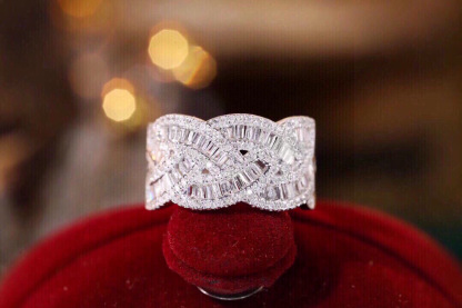 18k gold ring set with a natural diamond; the diamond features a Tapered Baguette cut and weighs 0.65carats.