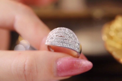 18k gold ring set with a natural diamond; the diamond features a Tapered Baguette cut and weighs 1.00carats.