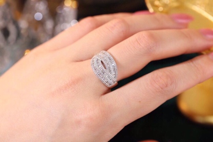 18k gold ring set with a natural diamond; the diamond features a Tapered Baguette cut and weighs 1.00carats.