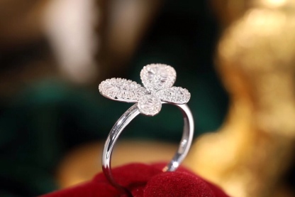 18k gold ring set with a natural diamond; the diamond features a Tapered Baguette cut and weighs 0.40 carats.