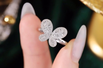 18k gold ring set with a natural diamond; the diamond features a Tapered Baguette cut and weighs 0.40 carats.