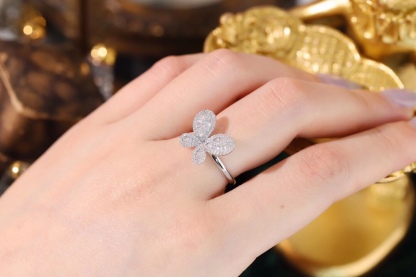 18k gold ring set with a natural diamond; the diamond features a Tapered Baguette cut and weighs 0.40 carats.