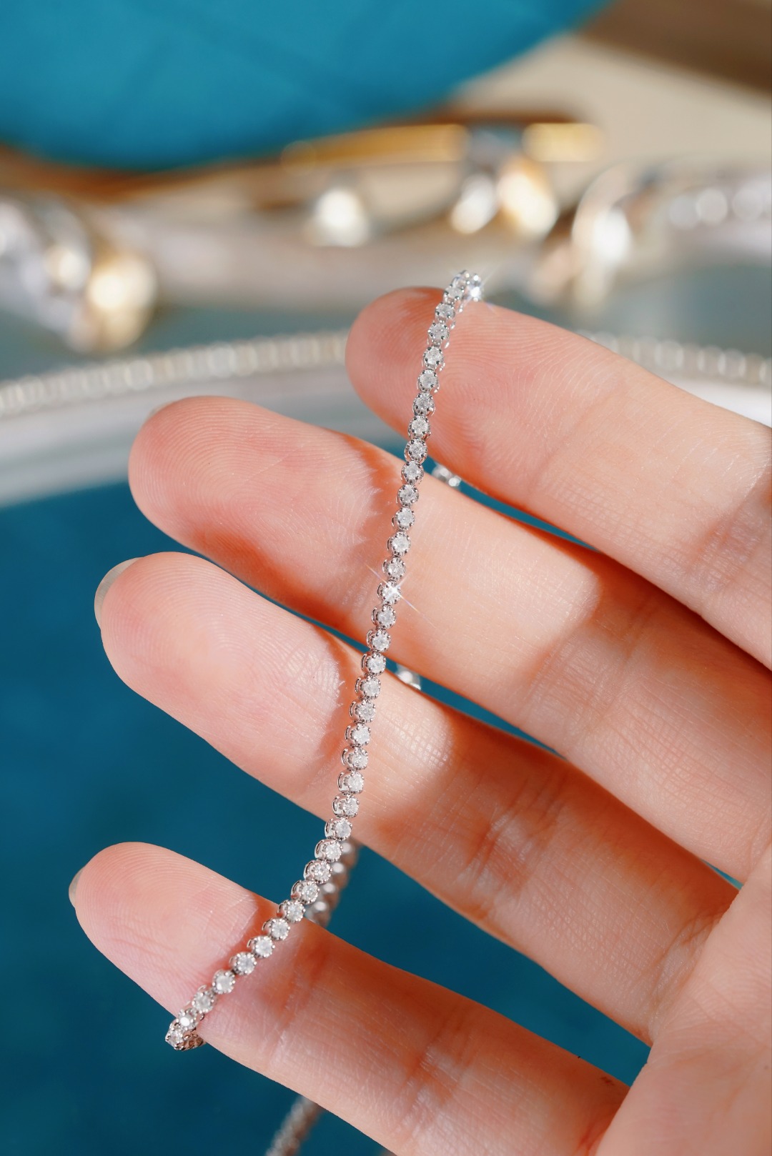 18k gold bracelet with natural diamonds; available in sizes of 1ct and 2ct; designed as a tennis bracelet.
