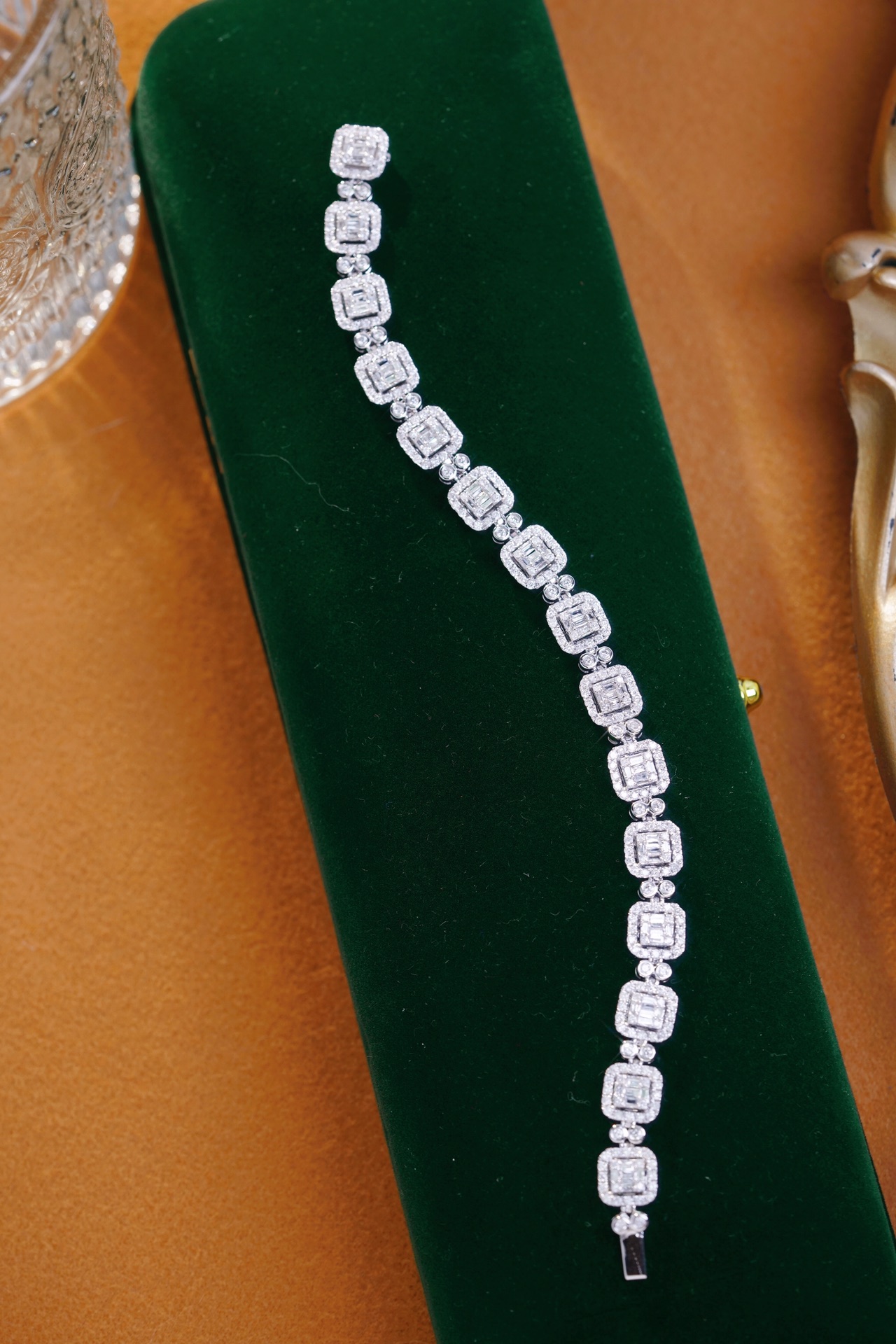 18-karat gold bracelet featuring a natural diamond of 4.00 carats, set in a Tapered Baguette style.