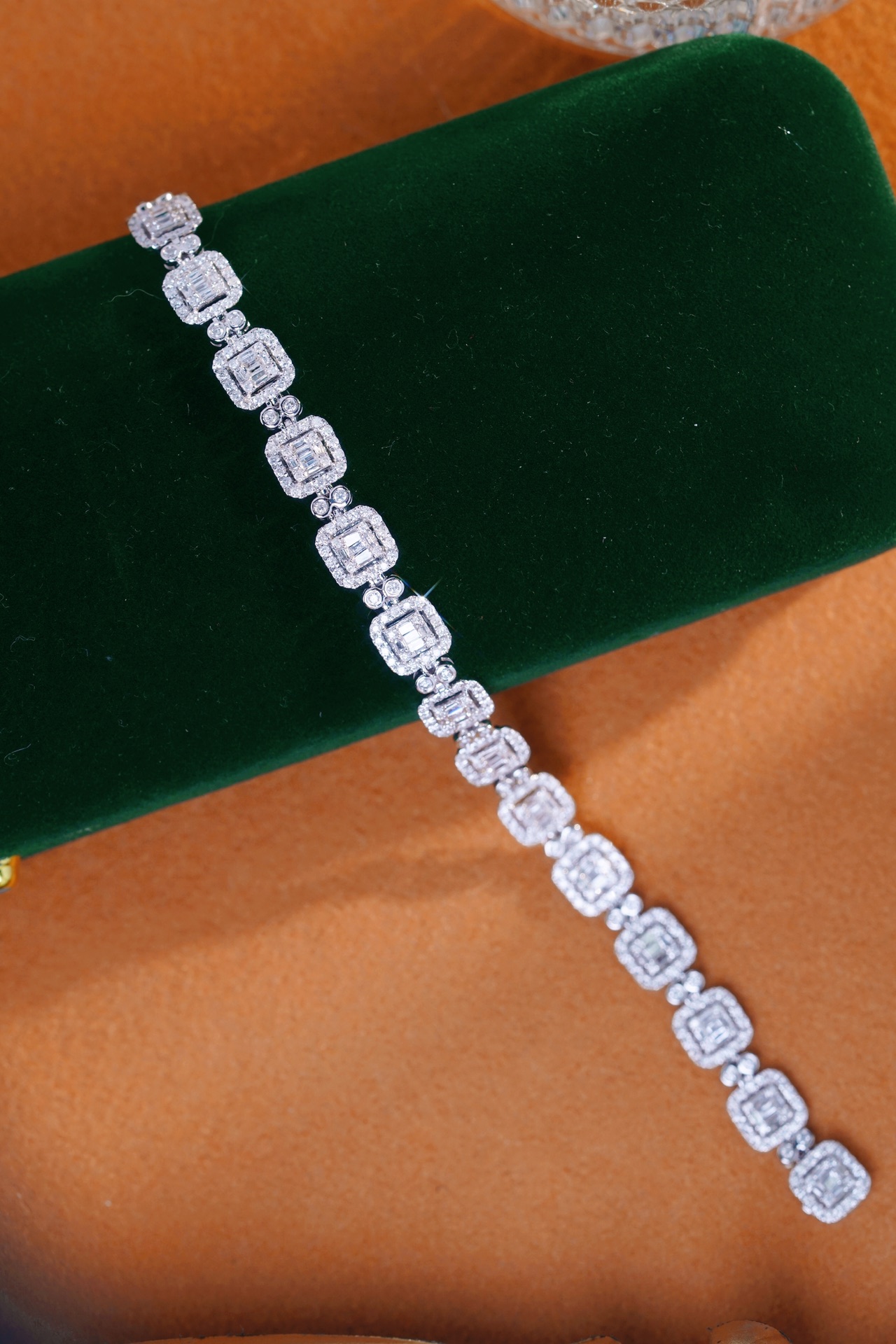 18-karat gold bracelet featuring a natural diamond of 4.00 carats, set in a Tapered Baguette style.