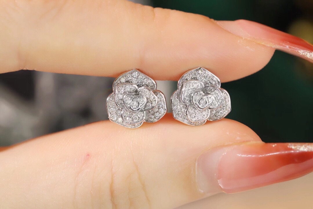 18K Gold Natural Diamond Stud Earrings | Cluster-Set 0.66CT Diamonds flowers roses
