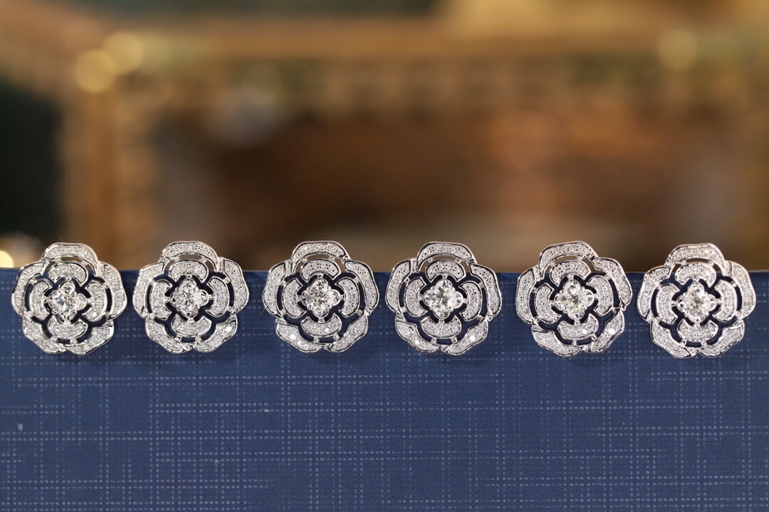 18K Gold Natural Diamond Stud Earrings | Cluster-Set 0.32CT Diamonds flowers roses