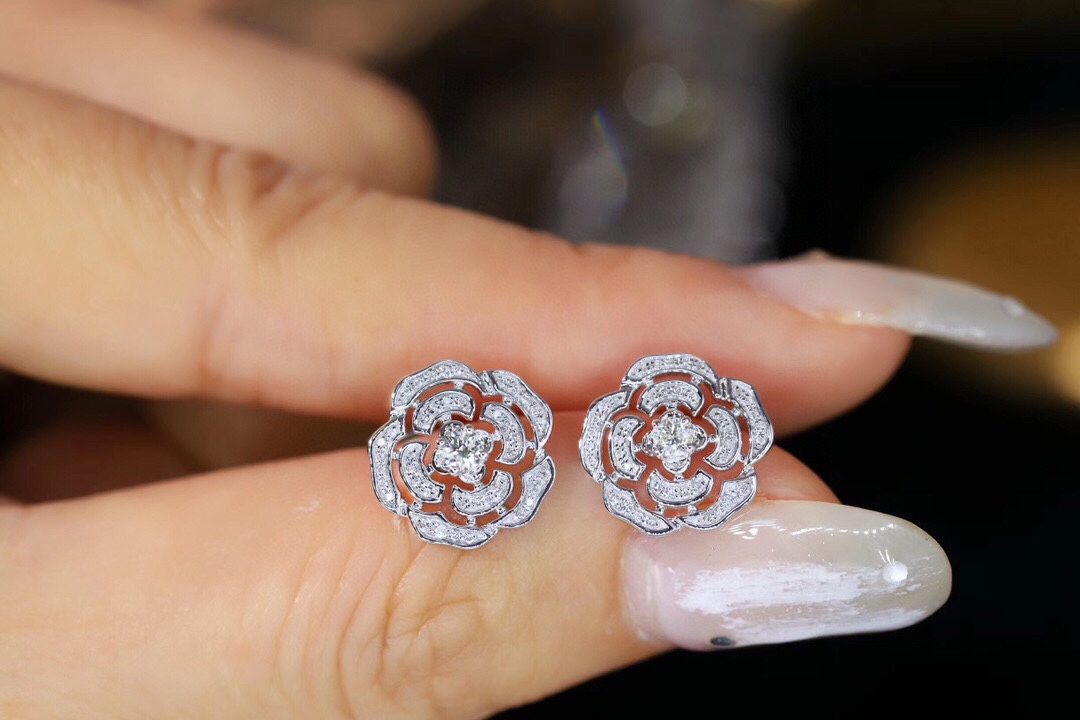 18K Gold Natural Diamond Stud Earrings | Cluster-Set 0.32CT Diamonds flowers roses