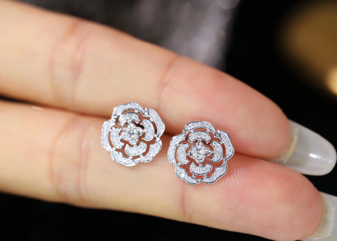 18K Gold Natural Diamond Stud Earrings | Cluster-Set 0.32CT Diamonds flowers roses