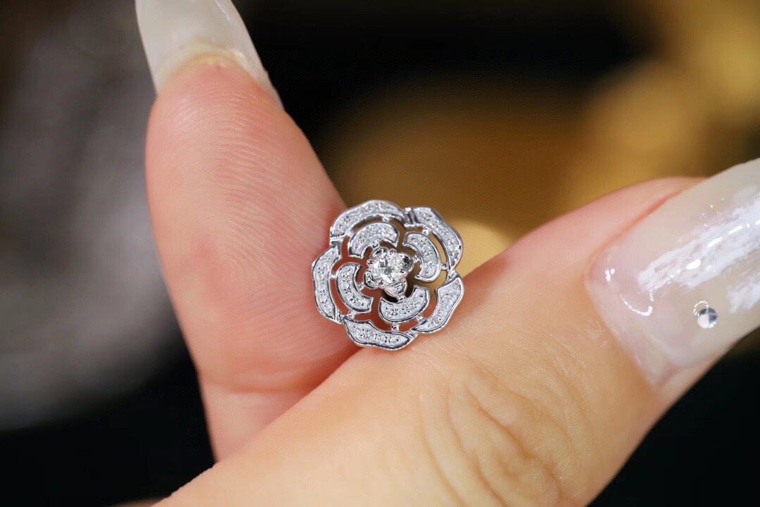 18K Gold Natural Diamond Stud Earrings | Cluster-Set 0.32CT Diamonds flowers roses