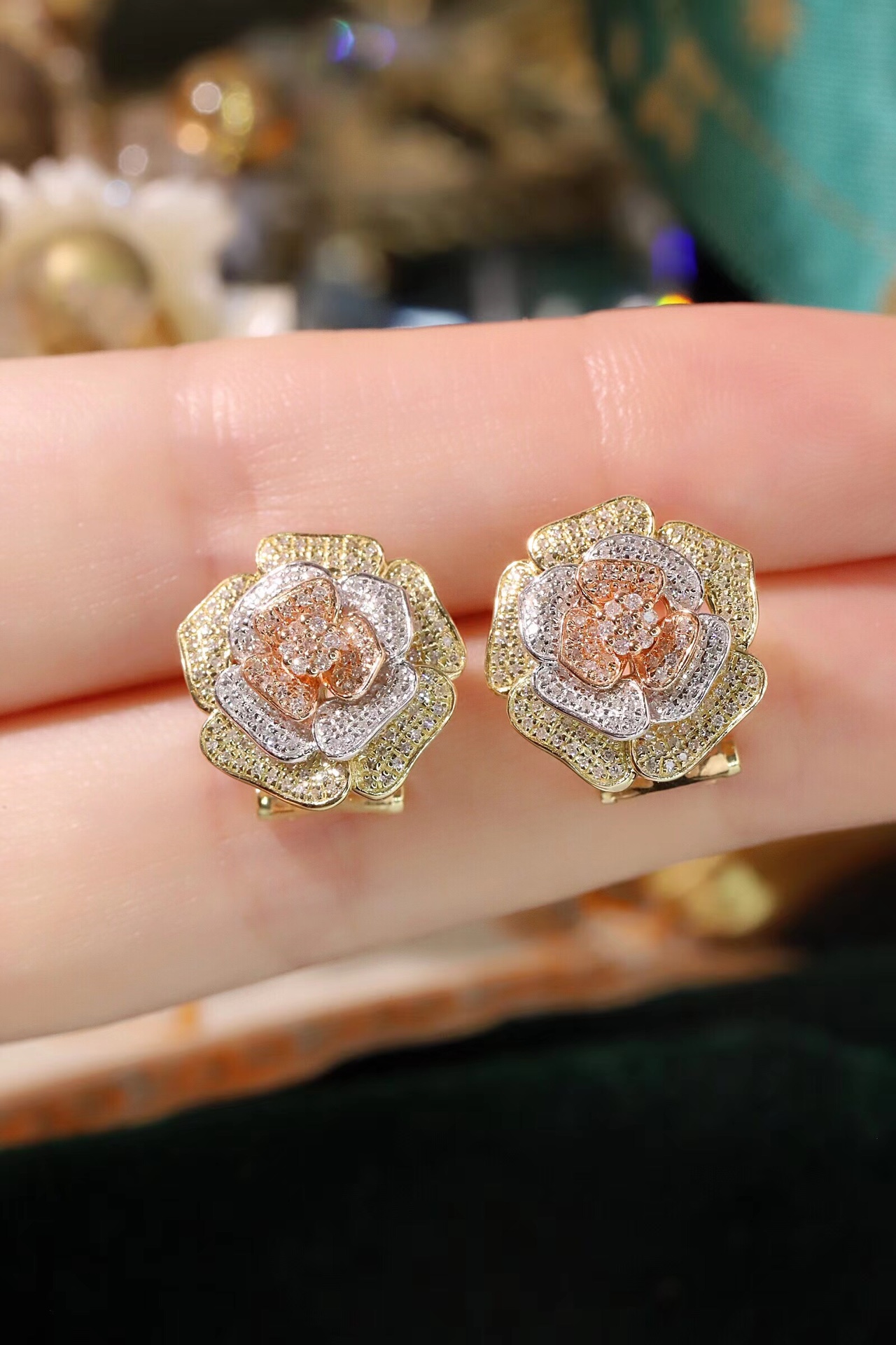 18K Gold Natural Diamond Stud Earrings | Cluster-Set 0.80CT Diamonds flowers roses