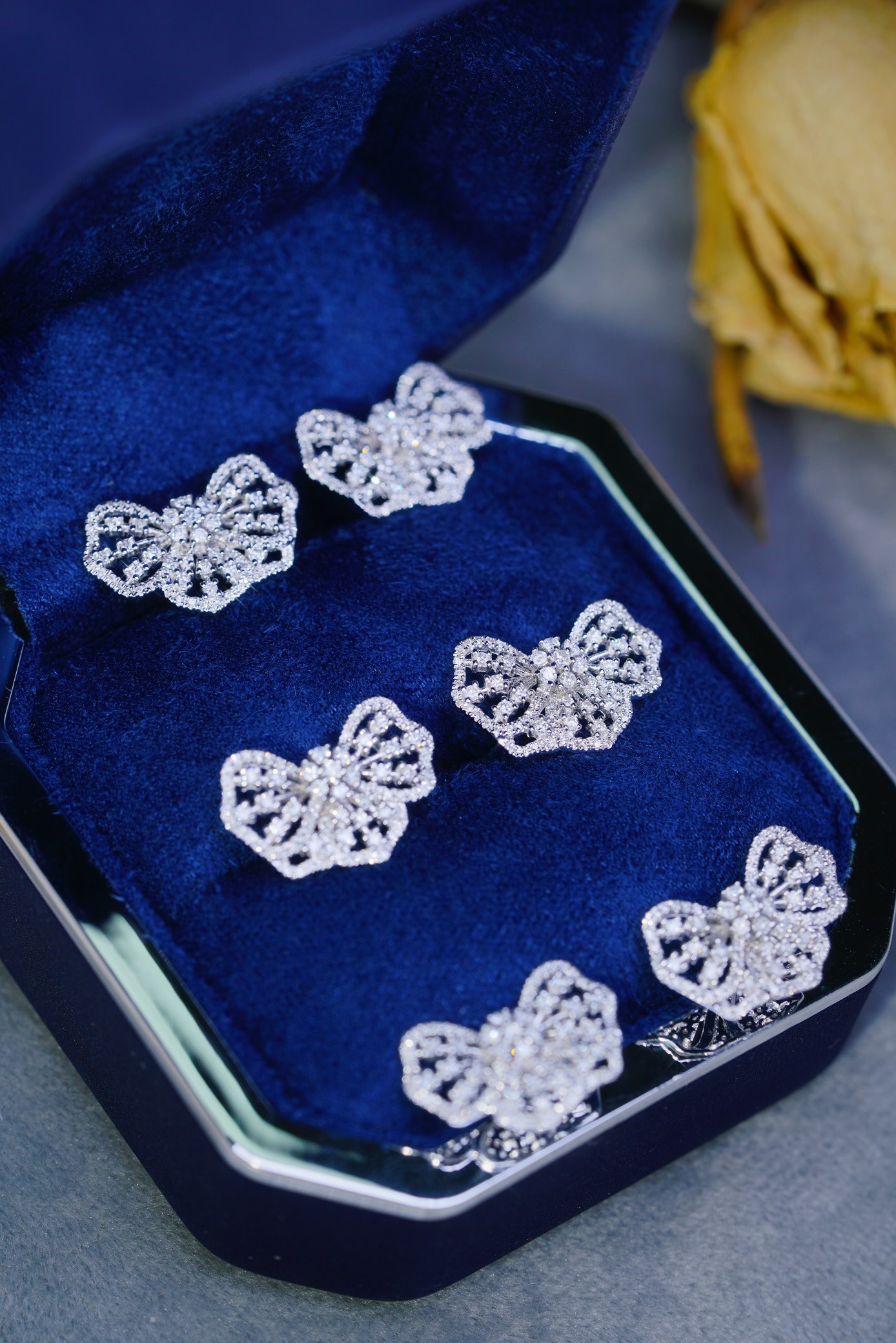 18K Gold Natural Diamond Stud Earrings | Cluster-Set 0.72CT Diamonds 