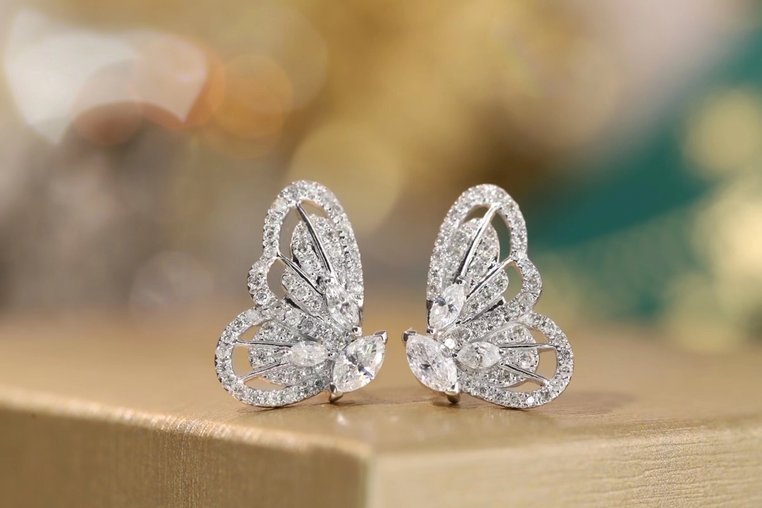 Butterfly 18K Gold Natural Diamond Stud Earrings | Cluster-Set 0.90CT Diamonds 