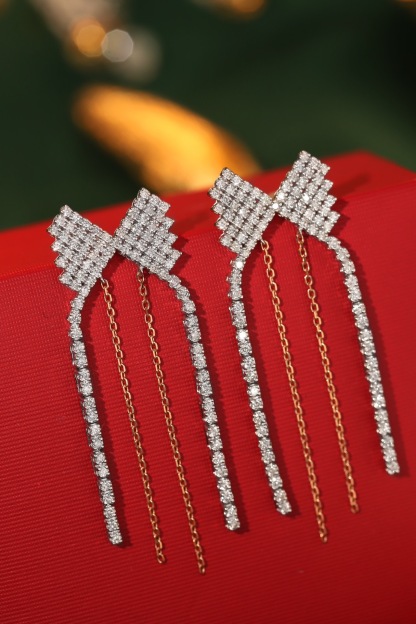 18k gold earrings set with a 1.20ct natural diamond