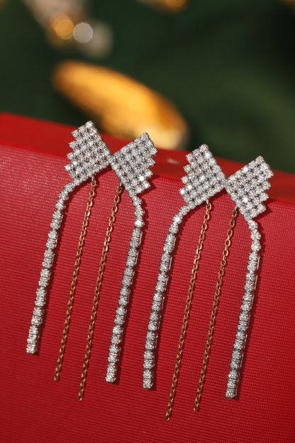 18k gold earrings set with a 1.20ct natural diamond