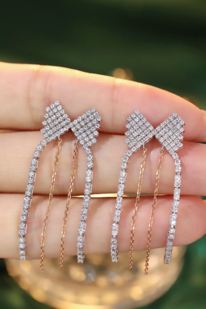 18k gold earrings set with a 1.20ct natural diamond